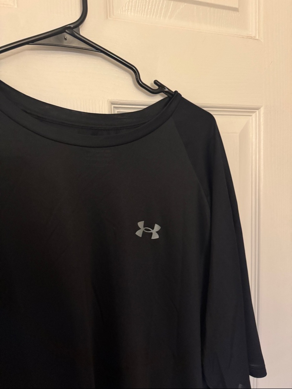 Under Armour Black Short Sleeve Athletic Tee — Crew Neck - Picture 2 of 4